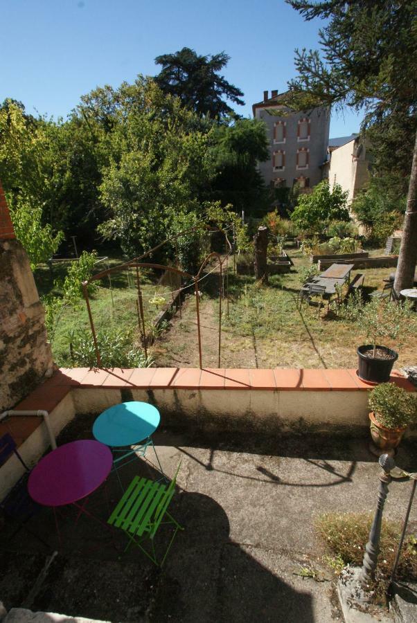 Lot Of Bed Apartment Cahors Exterior photo